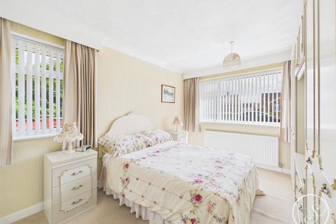 3 bedroom detached bungalow for sale, Templegate Avenue, Leeds
