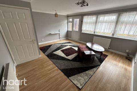 3 bedroom end of terrace house to rent, Arrow Close, LUTON