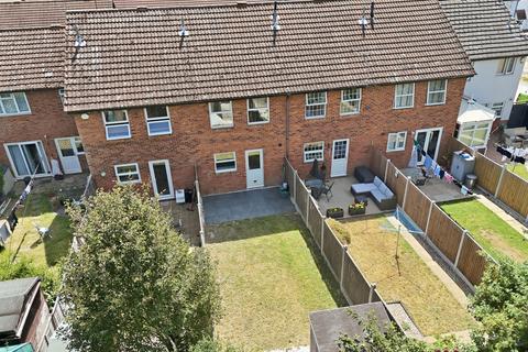 3 bedroom terraced house to rent, Sheppard Drive, Chelmsford CM2