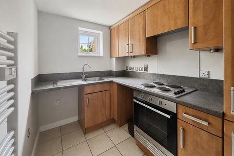 2 bedroom ground floor flat for sale, The Hawthorns, Flitwick, MK45