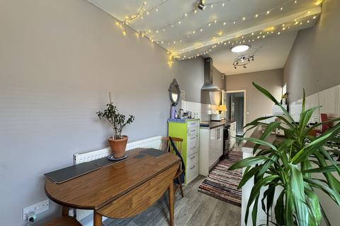 2 bedroom flat to rent, Houghton Road, GRANTHAM