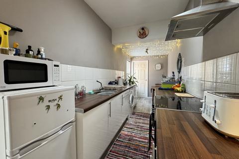 2 bedroom flat to rent, Houghton Road, GRANTHAM