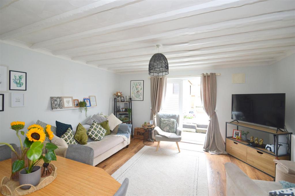 House in Wootton Bridge - More