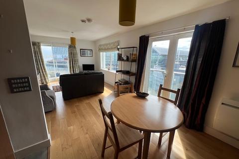 2 bedroom apartment to rent, Stuart Street