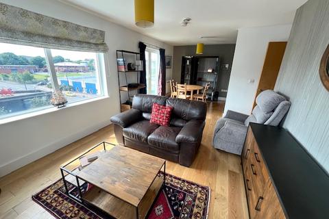2 bedroom apartment to rent, Stuart Street