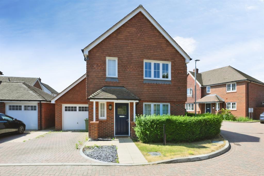 Detached house exterior, driveway, garage