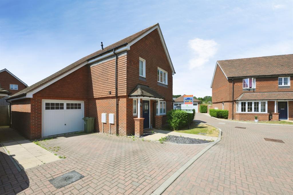 Detached house exterior, driveway, garage