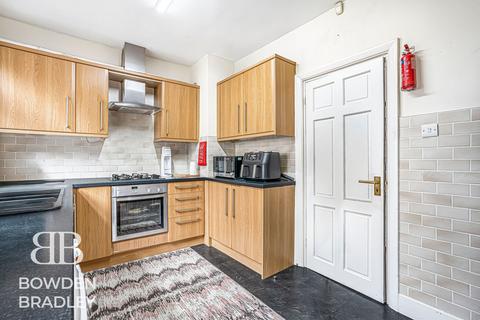 2 bedroom detached bungalow for sale, Stradbroke Grove, Clayhall, IG5