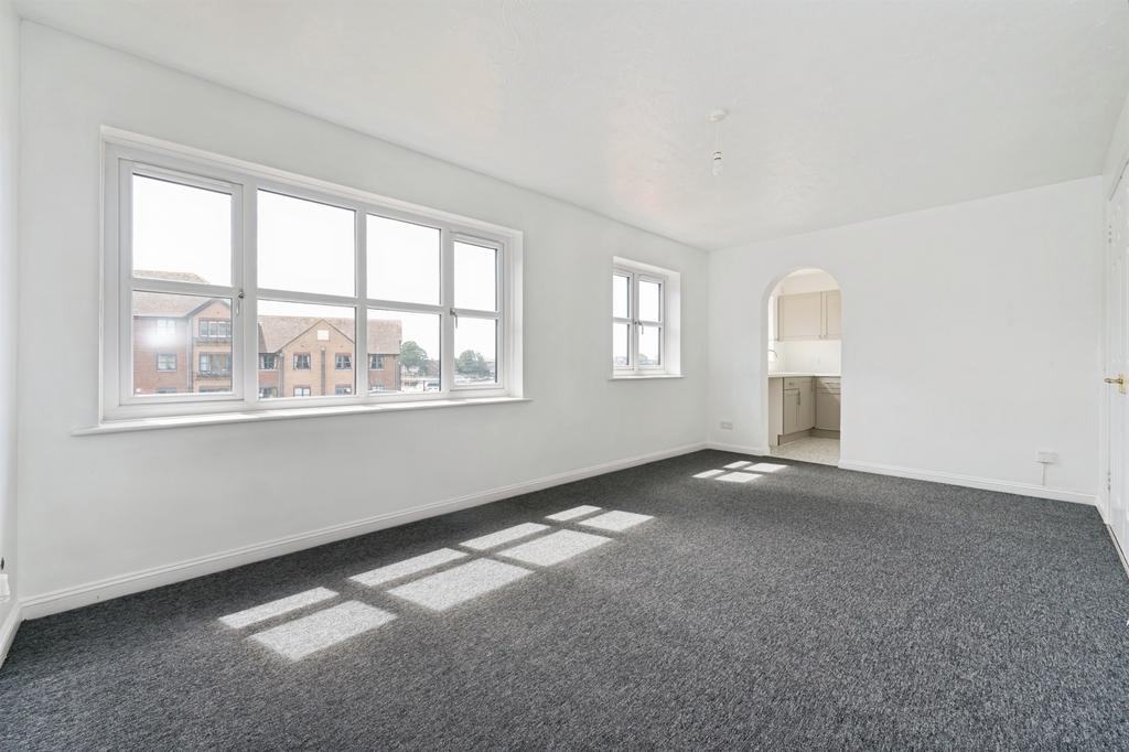 Apartment in Southampton - View 3