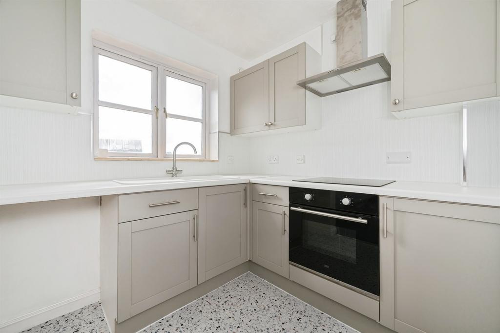 Apartment in Southampton - View 4