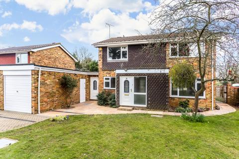 4 bedroom detached house to rent, Kimber Close Windsor SL4