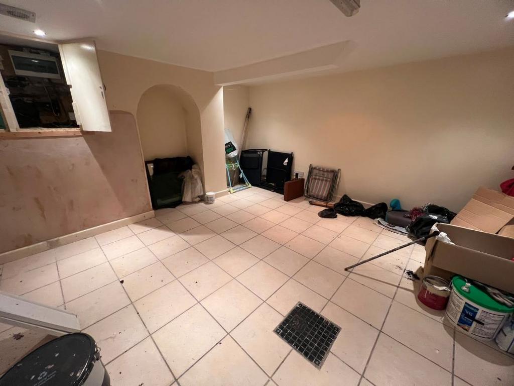 House in Worcester - View 5