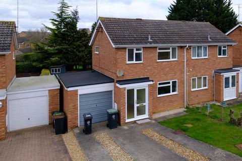 2 bedroom semi-detached house to rent, Dryden Way, Higham Ferrers