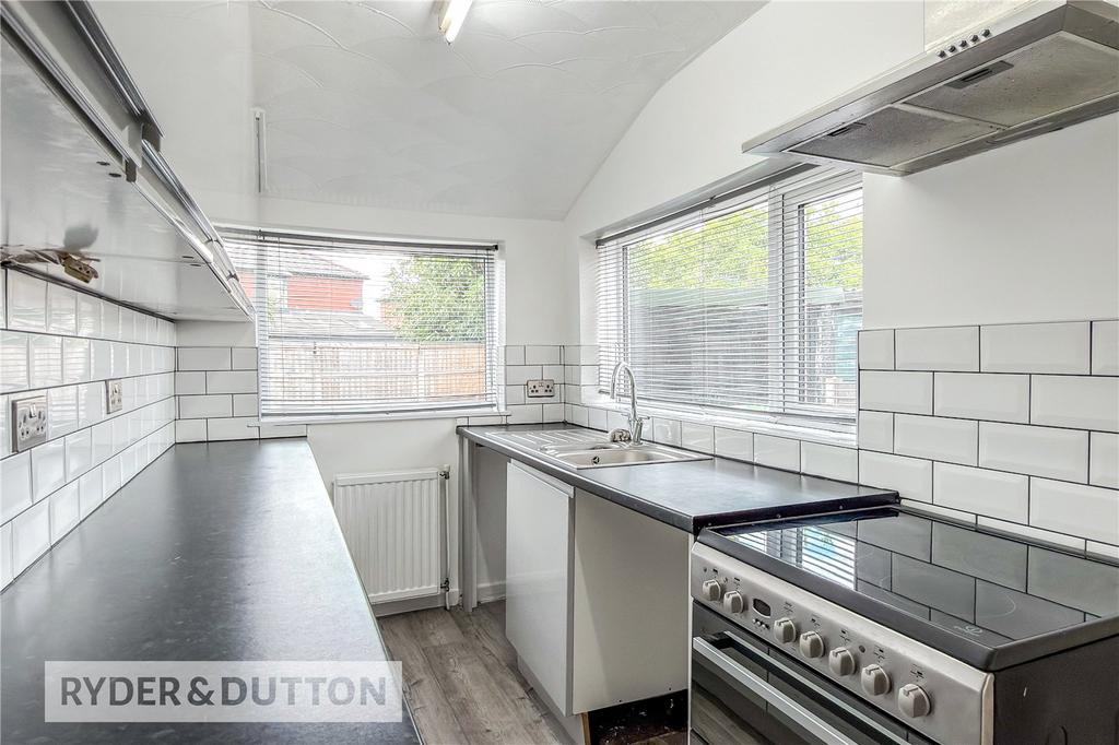 House in Oldham, Chadderton - More