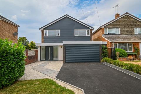 3 bedroom detached house for sale, 5 Castlecroft Gardens, Bridgnorth