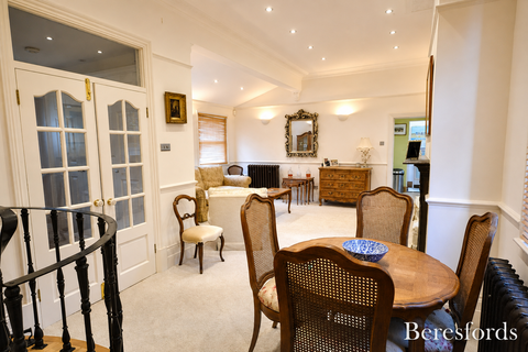 3 bedroom end of terrace house to rent, The Close, CM6
