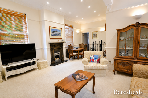3 bedroom end of terrace house to rent, The Close, CM6