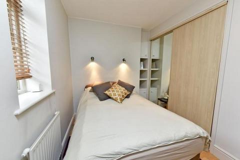 1 bedroom apartment to rent, Queensway, London W2