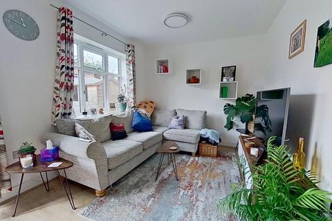 3 bedroom semi-detached house to rent, Parkview Place, West Park, Leeds