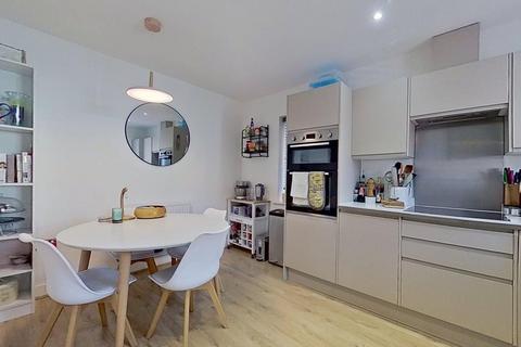 3 bedroom semi-detached house to rent, Parkview Place, West Park, Leeds