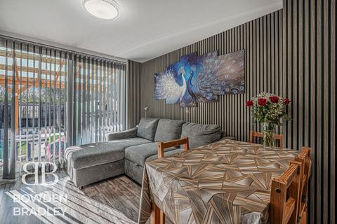 3 bedroom ground floor maisonette for sale, Walden Way, Hainault, IG6