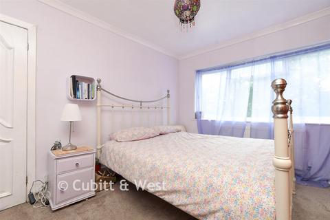Court Avenue, Coulsdon CR5