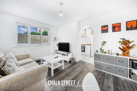 1 bedroom ground floor flat for sale, Naunton Way, Hornchurch, RM12