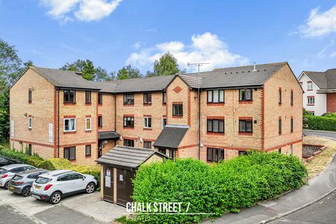1 bedroom ground floor flat for sale, Naunton Way, Hornchurch, RM12