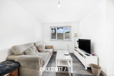 1 bedroom ground floor flat for sale, Naunton Way, Hornchurch, RM12