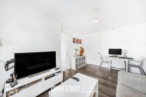 1 bedroom ground floor flat for sale, Naunton Way, Hornchurch, RM12