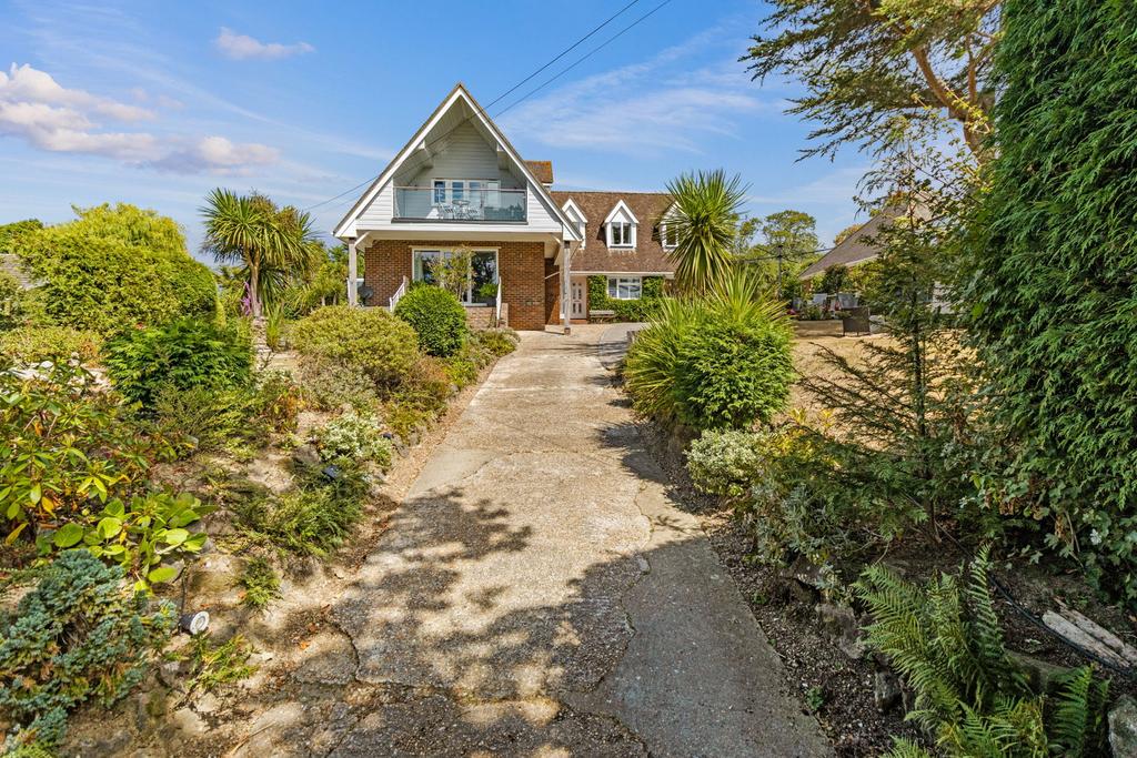Detached house exterior, driveway