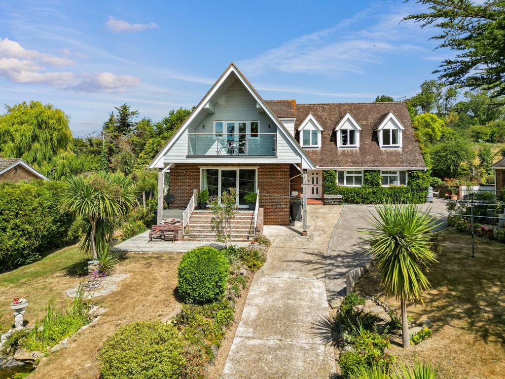 Detached house exterior, driveway