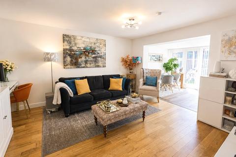 3 bedroom terraced house for sale, Hetherington Way, Hillingdon, Greater London, UB10