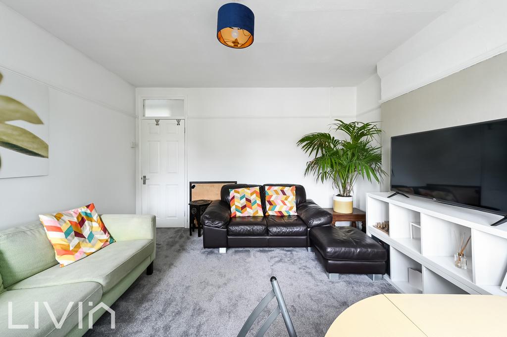 Apartment in South Croydon - View 3