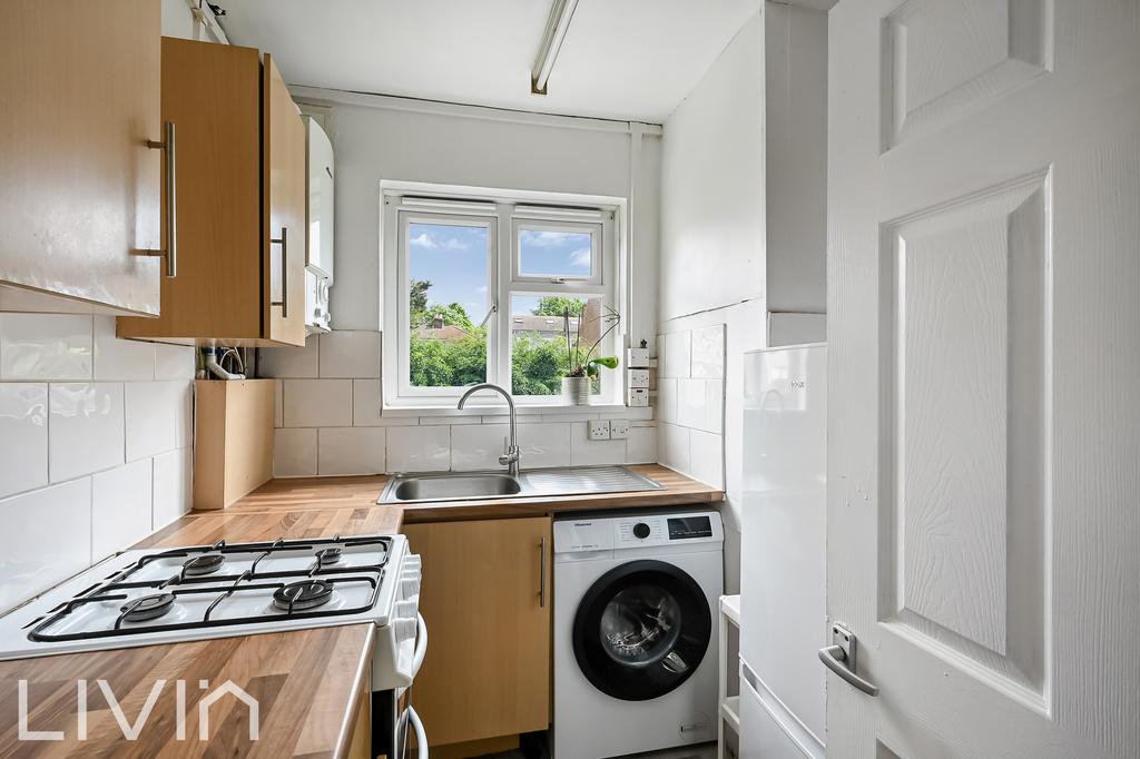Apartment in South Croydon - More
