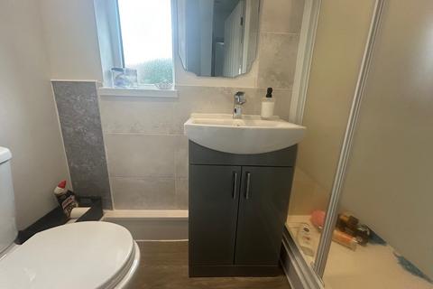2 bedroom flat to rent, Delves Crescent, Atherstone, CV9