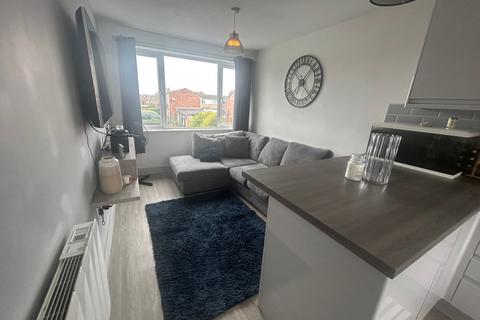 2 bedroom flat to rent, Delves Crescent, Atherstone, CV9