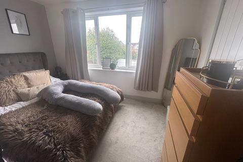2 bedroom flat to rent, Delves Crescent, Atherstone, CV9