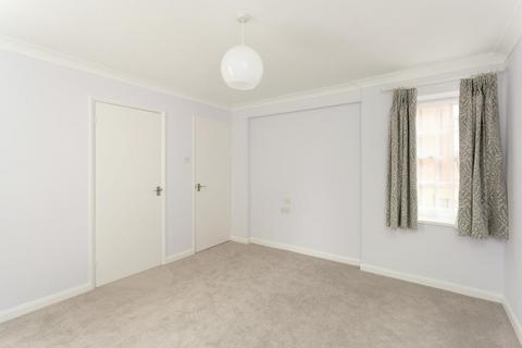 2 bedroom apartment to rent, Gloucester Terrace, London W2