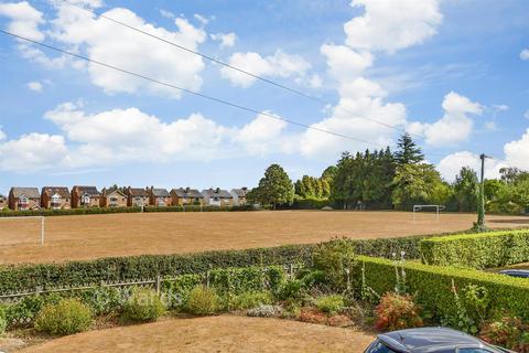3 bedroom detached house for sale, Walnut Tree Lane, Maidstone ME15