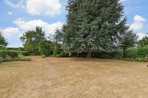 3 bedroom detached house for sale, Walnut Tree Lane, Maidstone ME15