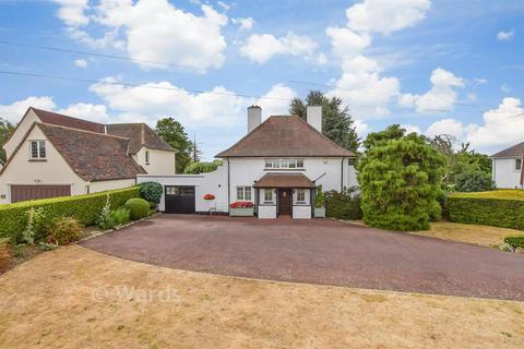 3 bedroom detached house for sale, Walnut Tree Lane, Maidstone ME15