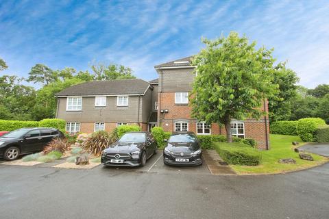 2 bedroom apartment to rent, Colham Road, Uxbridge UB8