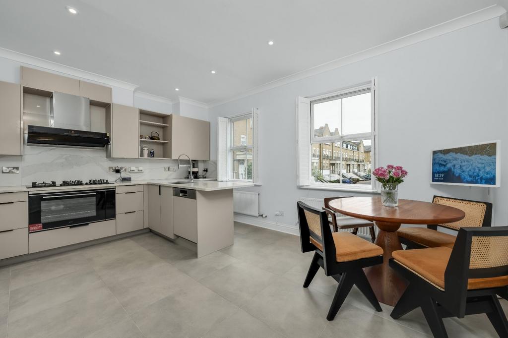 House in Surbiton - View 2