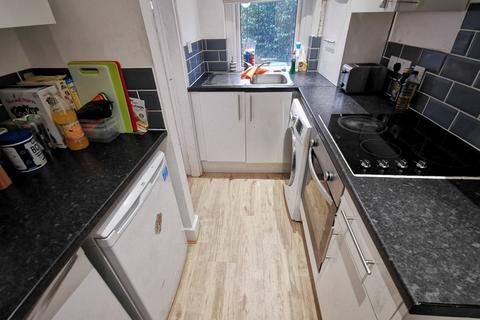 4 bedroom house to rent, Martin Terrace, Burley, Leeds