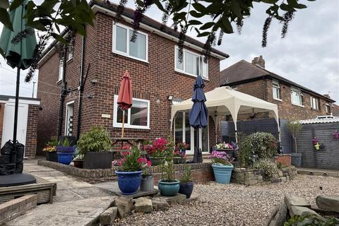 3 bedroom detached house for sale, Sunny Bank Road, Mirfield WF14