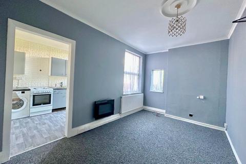 Studio to rent, Hornchurch Road, Hornchurch