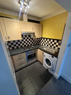 1 bedroom flat to rent, Heath Park Road, Romford RM2