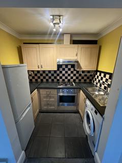 1 bedroom flat to rent, Heath Park Road, Romford RM2