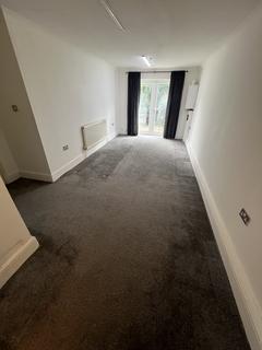 1 bedroom flat to rent, Heath Park Road, Romford RM2